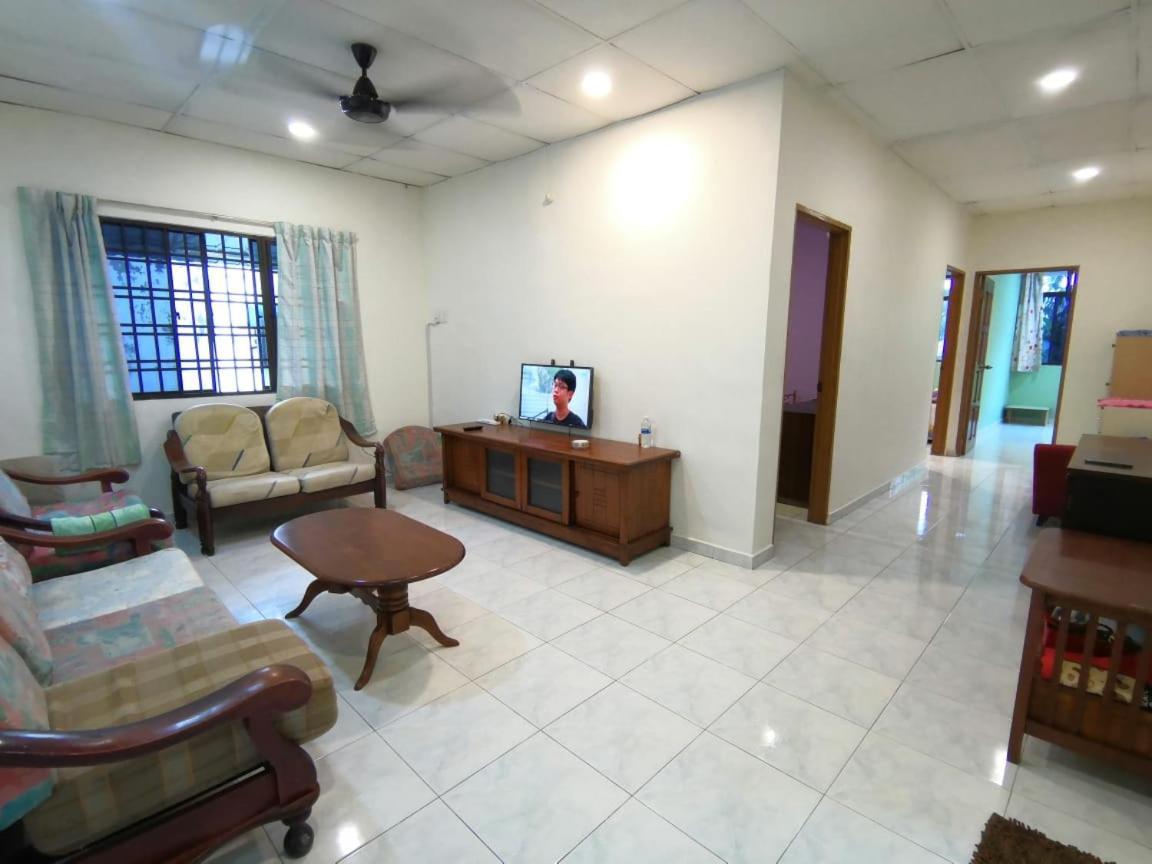 Cosy Homestay 울루티람 외부 사진