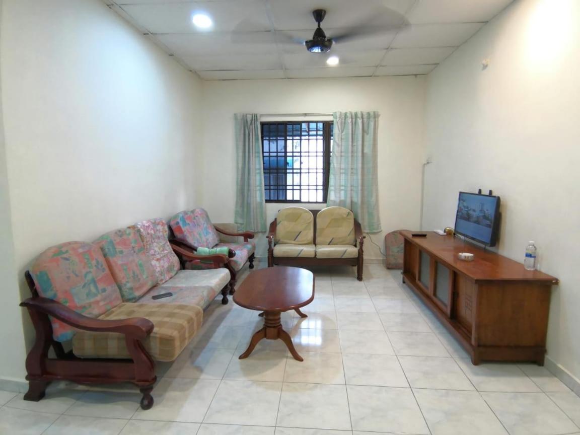 Cosy Homestay 울루티람 외부 사진